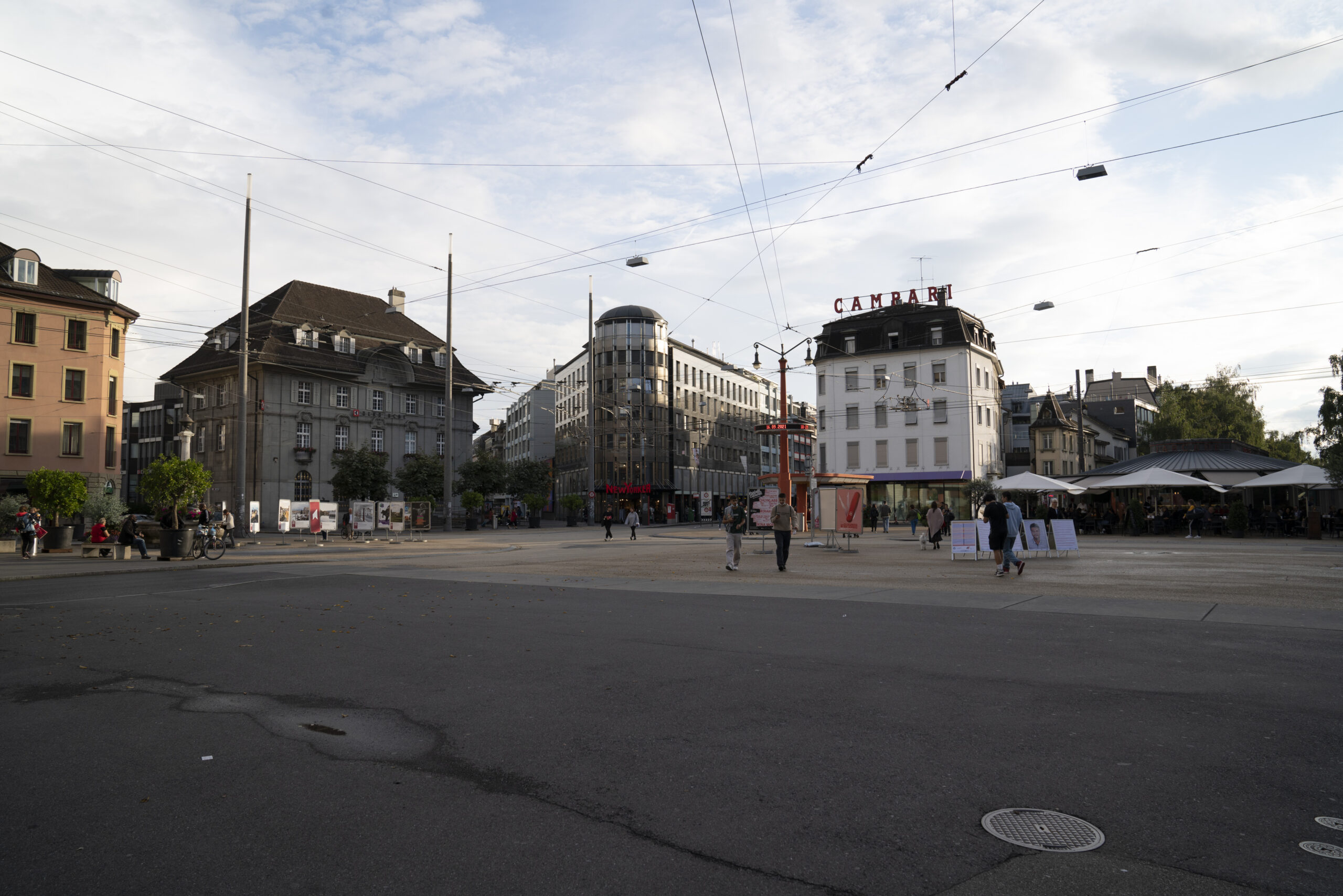 Zentralplatz Biel Bienne. Current situation with lots of concrete, traffic and dead space.
